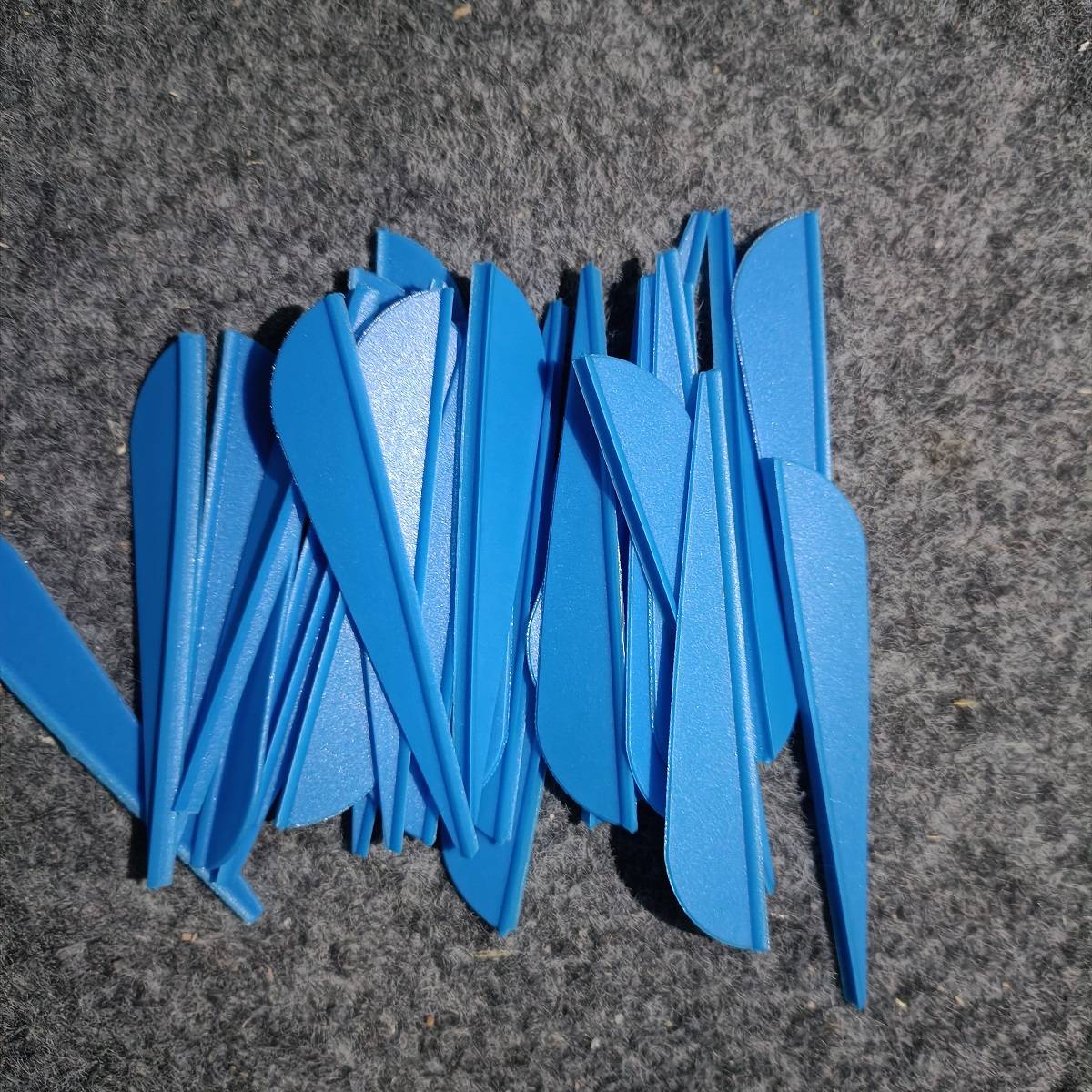 Three-inch drops of blue 30 slices